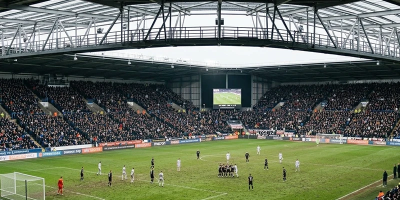 Кру Александра - Аккрингтон Стэнли Кру Александра - Аккрингтон Стэнли