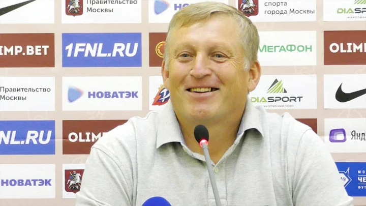 Тренер «Крыльев» о 0:1 с «Ростовом»: «Не совсем зачетный матч, игру под контроль не взяли» Тренер «Крыльев» о 0:1 с «Ростовом»: «Не совсем зачетный матч, игру под контроль не взяли»
