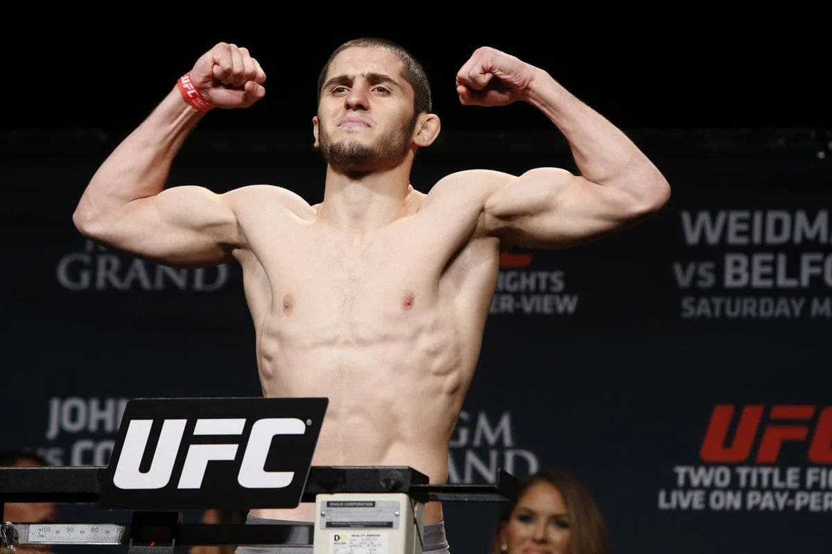 Махачев анонсировал титульный бой UFC со своим участием в 2022 году Махачев анонсировал титульный бой UFC со своим участием в 2022 году