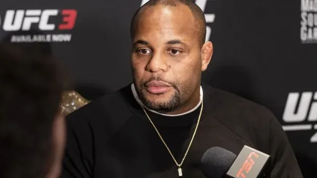 Кормье обратился к дебютанту UFC, вызвавшему Чимаева: «Я люблю уверенных в себе бойцов, но он должен успокоиться» Кормье обратился к дебютанту UFC, вызвавшему Чимаева: «Я люблю уверенных в себе бойцов, но он должен успокоиться»