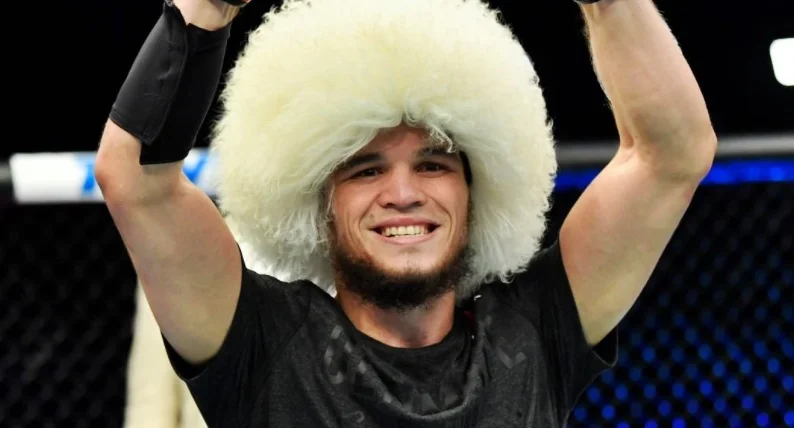 Умар Нурмагомедов подерется с Кори Сэндхагеном на UFC Fight Night 226 шестого августа Умар Нурмагомедов подерется с Кори Сэндхагеном на UFC Fight Night 226 шестого августа