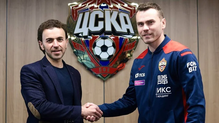 Акинфеев продлил контракт с ЦСКА на год