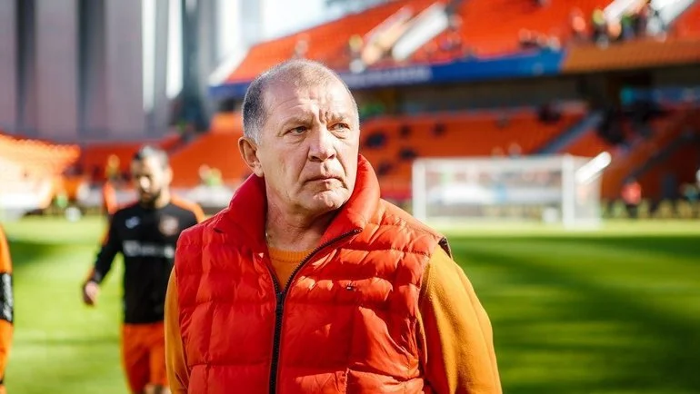 Президент «Урала» требует убрать ВАР: «Едва игрока задели, а он тыкает судье – иди смотри» Президент «Урала» требует убрать ВАР: «Едва игрока задели, а он тыкает судье – иди смотри»