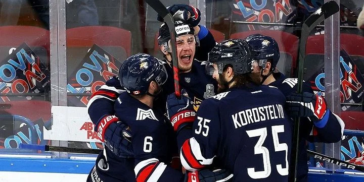 К началу третьего периода «Авангард» обыгрывает «Металлург» со счетом 4:0 К началу третьего периода «Авангард» обыгрывает «Металлург» со счетом 4:0