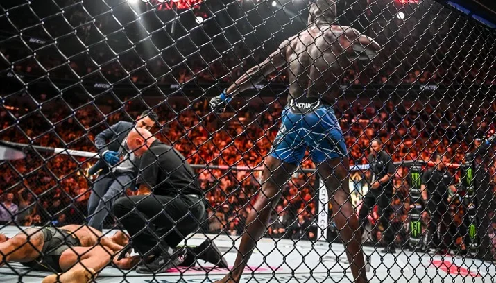 Адесанья стал первым средневесом, вернувшим титул чемпиона UFC