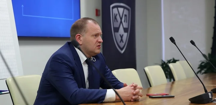 Алексей Анисимов: «Когда я был арбитром, то очень не любил, когда команды дерутся, но сейчас как руководитель отношусь к этому более спокойно» Алексей Анисимов: «Когда я был арбитром, то очень не любил, когда команды дерутся, но сейчас как руководитель отношусь к этому более спокойно»