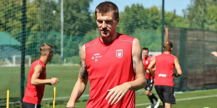 «Рубин» продлил контракт с 36-летним Олегом Ивановым