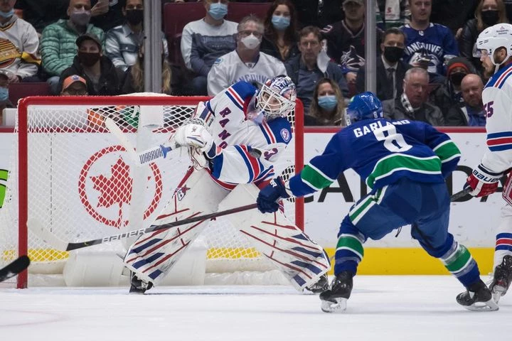 Игорь Шестеркин одержал 22 победу в текущем чемпионате НХЛ