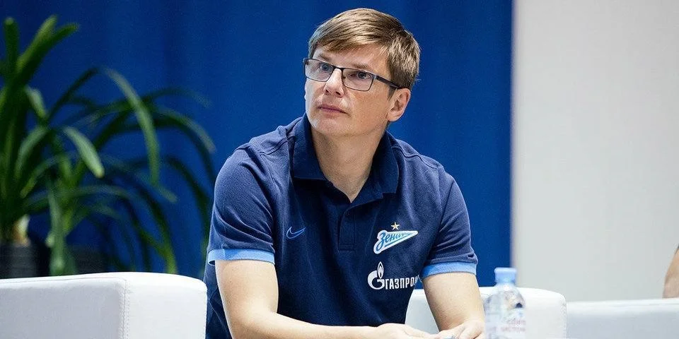 Аршавин о Карпине в сборной России: «Атмосфера хорошая, игроки его любят, не вижу смысла что-то менять» Аршавин о Карпине в сборной России: «Атмосфера хорошая, игроки его любят, не вижу смысла что-то менять»
