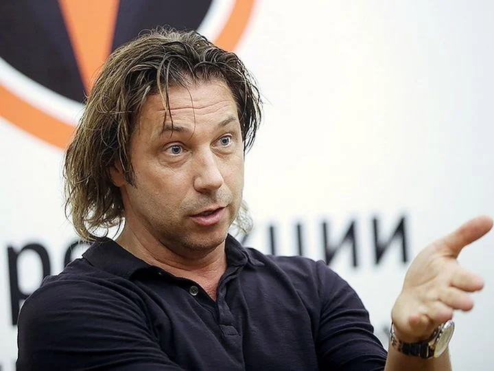 Александр Мостовой: «Судьи допускают ошибки из игры в игру. Их основная проблема – что никто из них не играл в футбол никогда» Александр Мостовой: «Судьи допускают ошибки из игры в игру. Их основная проблема – что никто из них не играл в футбол никогда»