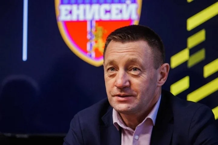 Хавбек «Енисея» Александр Ломакин: «На первом месте у Тихонова дисциплина, уже штрафанули нескольких ребят» Хавбек «Енисея» Александр Ломакин: «На первом месте у Тихонова дисциплина, уже штрафанули нескольких ребят»