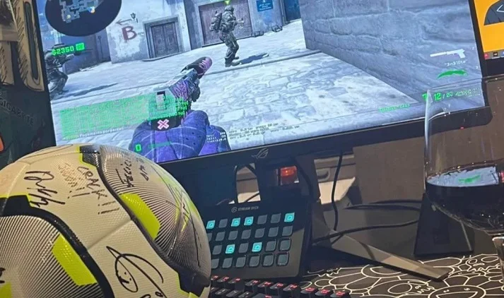 Через несколько часов после матча с «Клермоном» Неймар сыграл в CS:GO Через несколько часов после матча с «Клермоном» Неймар сыграл в CS:GO