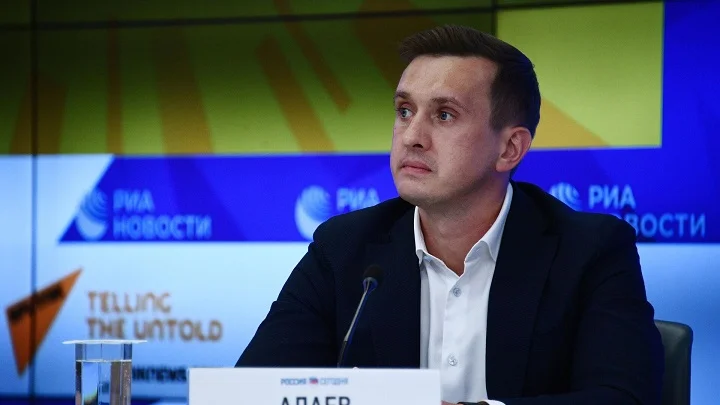 Алаев о чемпионской гонке в РПЛ: «Радуюсь интриге, спасибо Рахимову» Алаев о чемпионской гонке в РПЛ: «Радуюсь интриге, спасибо Рахимову»