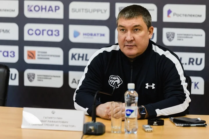Анвар Гатиятулин о 3:2 с «Амуром»: «Когда повели в счете во втором периоде, чуть неправильно сыграли в позиционной обороне»