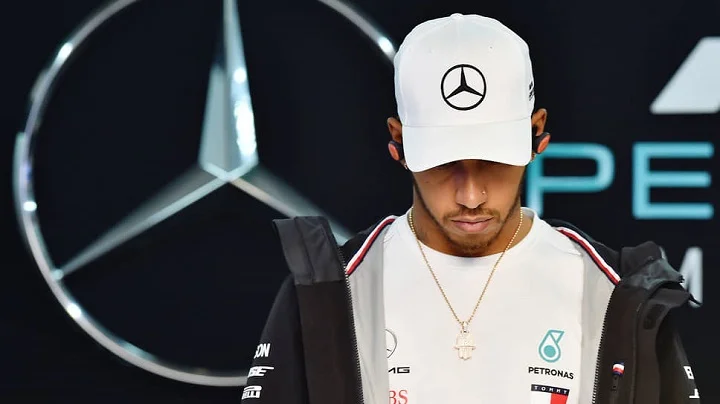 Хэмилтон о трассе в Сингапуре: «Болид «Мерседеса» безумно подскакивает, все время болит голова»