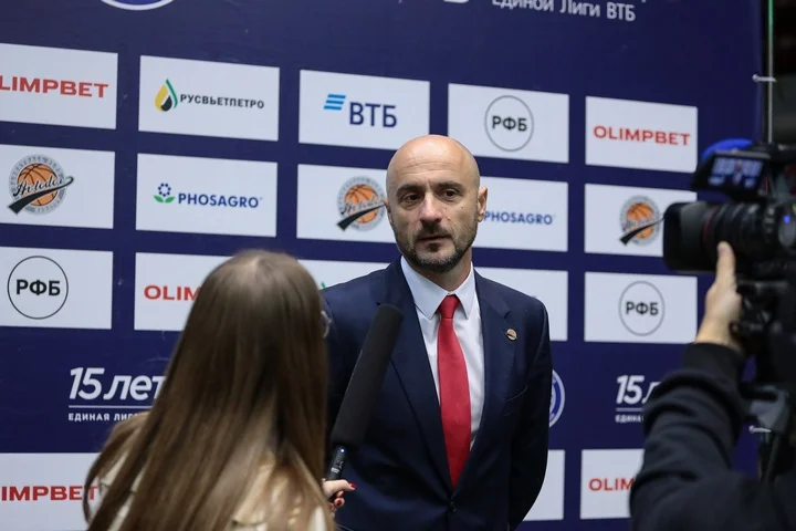 Миленко Богичевич после поражения «Зениту»: «Не могу как-то пожаловаться на работу своей команды, они выложились на все 100%» Миленко Богичевич после поражения «Зениту»: «Не могу как-то пожаловаться на работу своей команды, они выложились на все 100%»