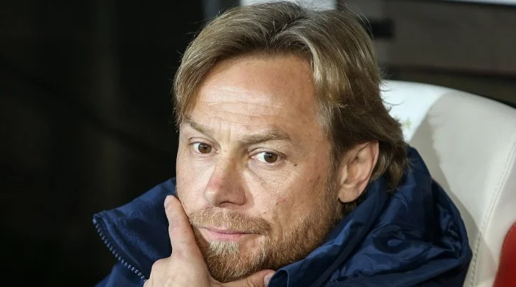 Карпин об уходе Сазонова и Сперцяна из сборной: «Хорошие игроки, но это два Месси или три Роналду? Уговаривать никого не нужно» Карпин об уходе Сазонова и Сперцяна из сборной: «Хорошие игроки, но это два Месси или три Роналду? Уговаривать никого не нужно»