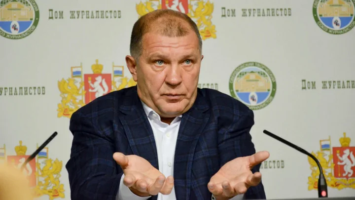 Президента «Урала» наказали за оскорбление арбитра Президента «Урала» наказали за оскорбление арбитра