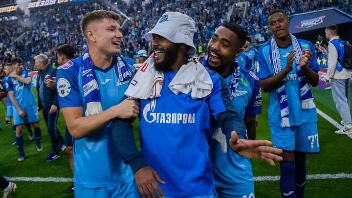 Игорь Семшов: «При всем уважении к россиянам в «Зените», большую роль играют легионеры» Игорь Семшов: «При всем уважении к россиянам в «Зените», большую роль играют легионеры»