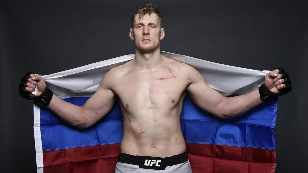 Главный бой турнира UFC в Лондоне с участием Волкова под угрозой срыва. Британцы могут запретить въезд россиянину Главный бой турнира UFC в Лондоне с участием Волкова под угрозой срыва. Британцы могут запретить въезд россиянину