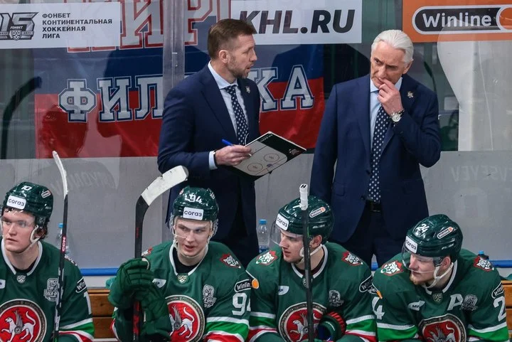 Тренер «Ак Барса» Зинэтула Билялетдинов запретил игрокам вступать в драки в серии с «Нефтехимиком»