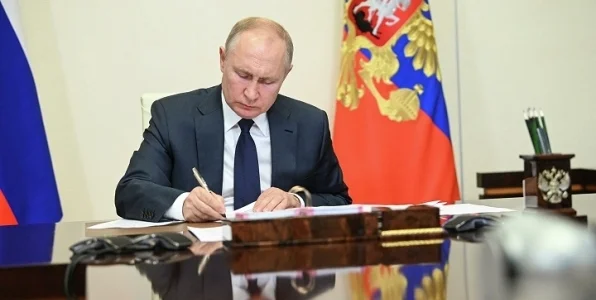 В Госдуме поддержали предложение Путина, чтобы трансгендеры боролись между собой В Госдуме поддержали предложение Путина, чтобы трансгендеры боролись между собой