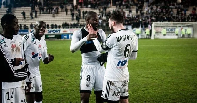 "Амьен" - "Монако" "Амьен" - "Монако"