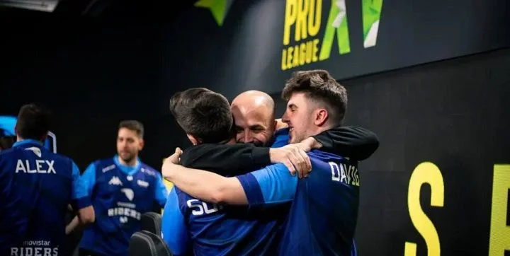 Apeks - Movistar Riders Apeks - Movistar Riders
