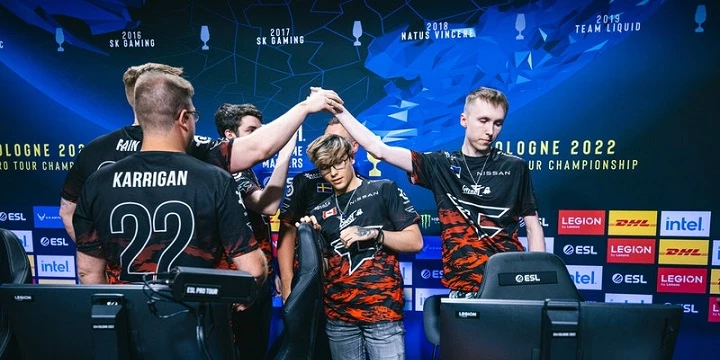 FaZe Clan — Astralis. Прогноз на матч CS:GO (10 июля 2022 года)