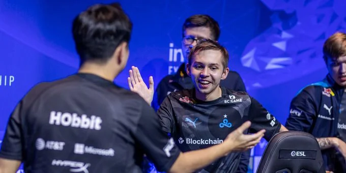 Cloud 9 - MOUZ Cloud 9 - MOUZ