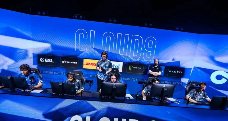 Cloud 9 - Movistar Riders Cloud 9 - Movistar Riders