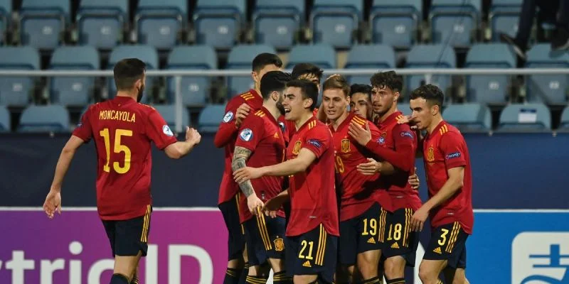Испания U19 – Молдова U19. Прогноз и ставки на матч квалификации молодежного Чемпионата Европы (15 ноября 2023 года)
Испания U19 – Молдова U19. Прогноз и ставки на матч квалификации молодежного Чемпионата Европы (15 ноября 2023 года)