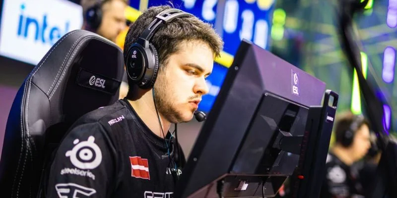 MOUZ - FaZe Clan MOUZ - FaZe Clan