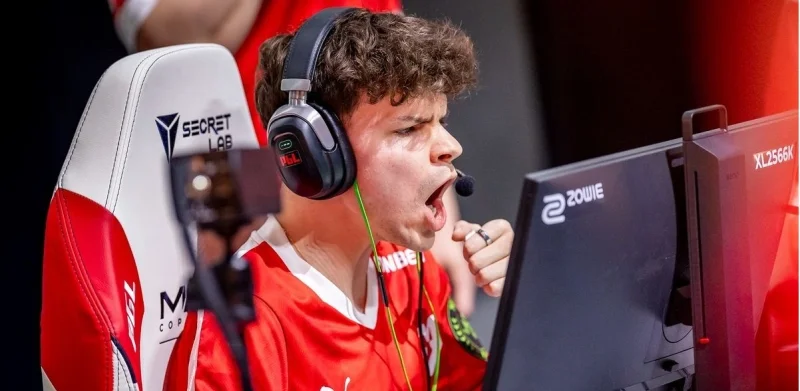 Team Falcons - MOUZ