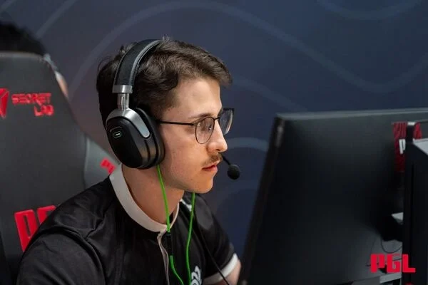 Legacy - FlyQuest Legacy - FlyQuest