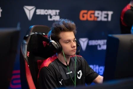 MOUZ - FaZe Clan MOUZ - FaZe Clan