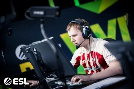 MOUZ - Team Spirit MOUZ - Team Spirit