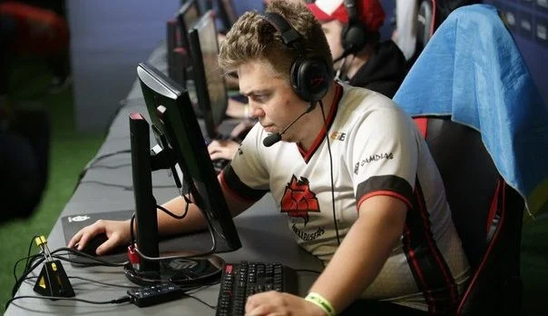 HellRaisers - Spaces. Прогнозы и ставки на CS:GO (11.04.2018) HellRaisers - Spaces. Прогнозы и ставки на CS:GO (11.04.2018)