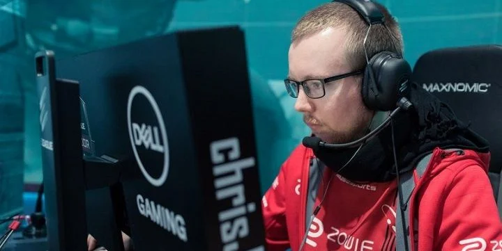 MOUZ - Valiance MOUZ - Valiance