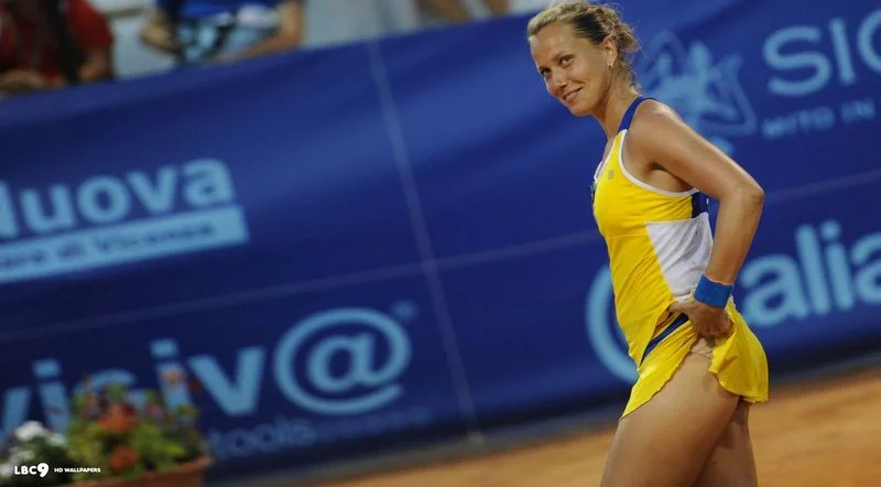 Барбора Стрыцова - Лаура Зигемунд. Прогноз на WTA Штутгарт 24 апреля