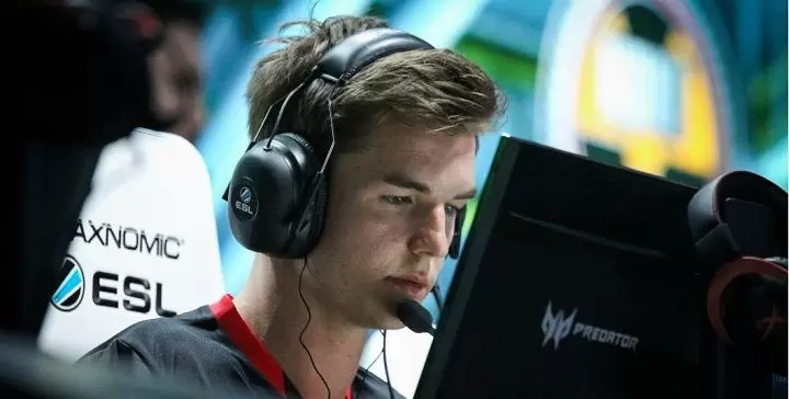 FaZe - Astralis. Прогноз и ставки на CS:GO (06.05.2018) FaZe - Astralis. Прогноз и ставки на CS:GO (06.05.2018)