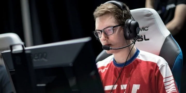 eUnited - Luminosity. Прогноз на CS:GO (16.11.2018) eUnited - Luminosity. Прогноз на CS:GO (16.11.2018)