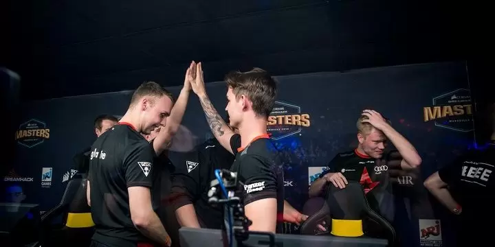 Astralis - Cloud9. Прогноз на CS:GO (22.11.2018) Astralis - Cloud9. Прогноз на CS:GO (22.11.2018)