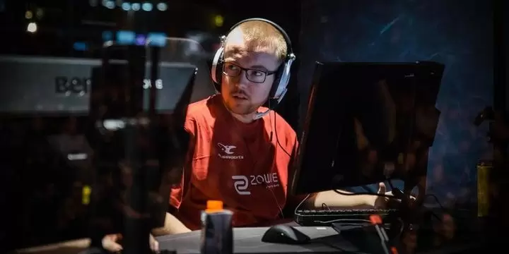 Ghost - Mousesports. Прогноз на CS:GO (04.12.2018) Ghost - Mousesports. Прогноз на CS:GO (04.12.2018)