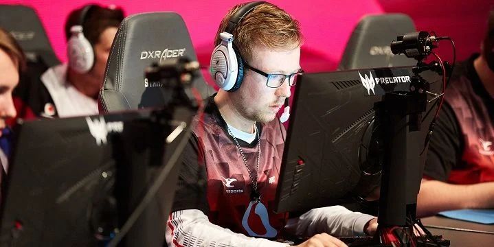 MOUZ - Renegades MOUZ - Renegades