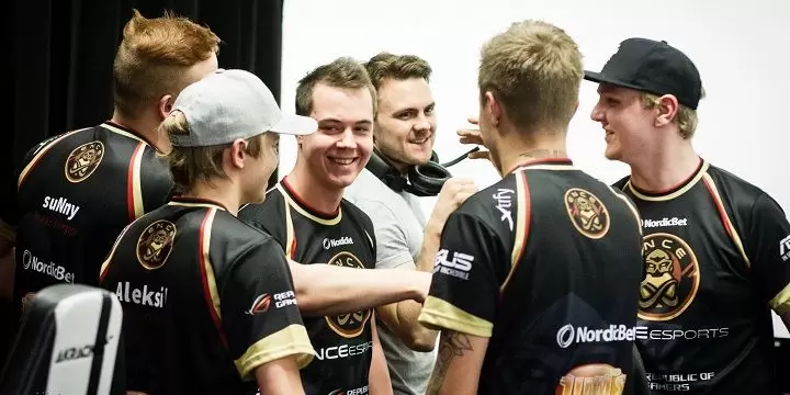 ENCE - Renegades. Прогноз на матч CS:GO (18.07.2019) ENCE - Renegades. Прогноз на матч CS:GO (18.07.2019)