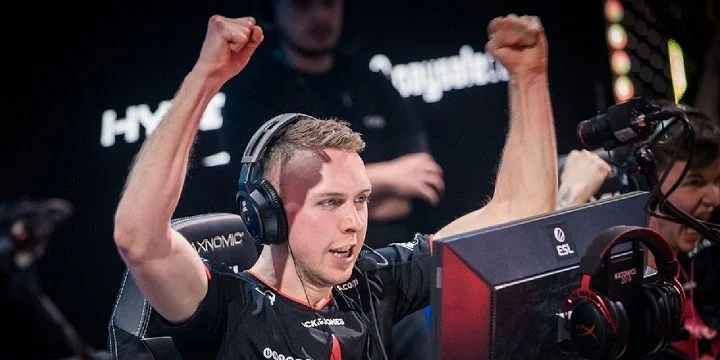 Astralis — Vitality. Прогноз на матч CS:GO (3 октября 2019 года) Astralis — Vitality. Прогноз на матч CS:GO (3 октября 2019 года)