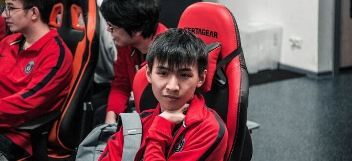 PSG.LGD - Royal Never Give Up PSG.LGD - Royal Never Give Up