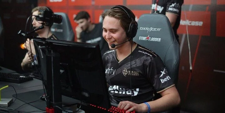 Ninjas in Pyjamas - Godsent