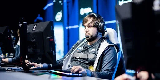Movistar Riders - Winstrike Team